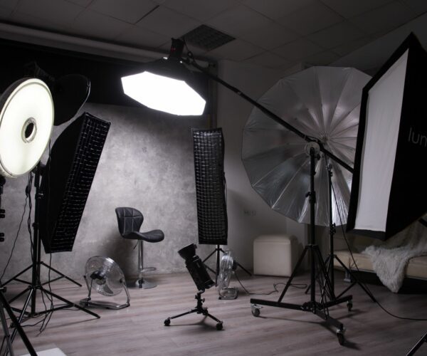 What are the accessories for photo lighting fixtures