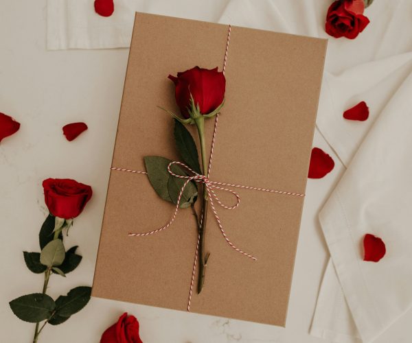 What to Give a Woman on Valentine’s Day: 5 Tips to Help Choose the Perfect Gift